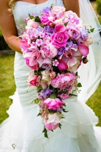 f7dc75eaa5b927ea974068e9d0d28abf--cascading-wedding-bouquets-cascade-bouquet.jpg